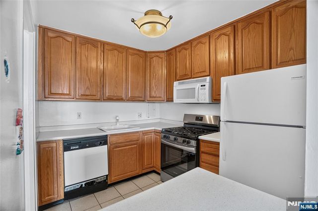 6 Horizon 602, Fort Lee, NJ 07024