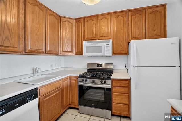 6 Horizon 602, Fort Lee, NJ 07024