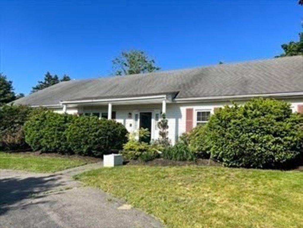 3 Hearthstone Cir, Natick, MA 01760