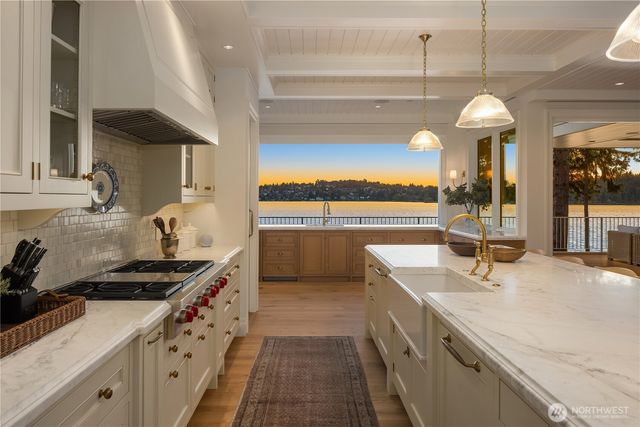 6333 77th Avenue SE, Mercer Island, WA 98040