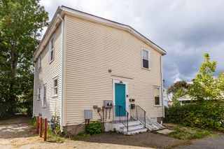 10-R Hodges Ave, Taunton, MA 02780