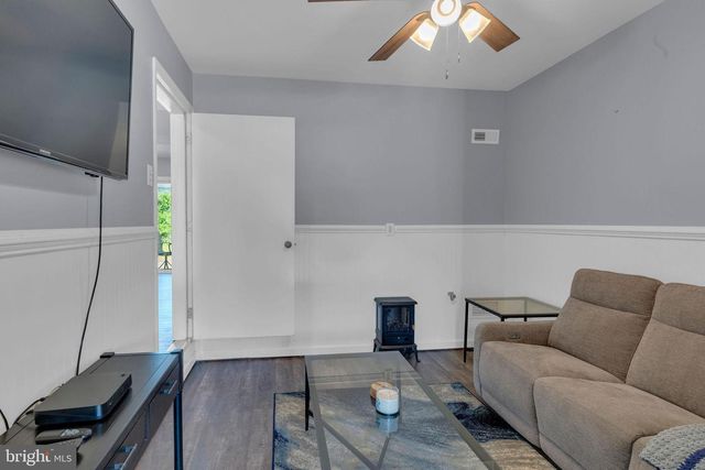 2584 DANIELS LN, Quakertown, PA 18951