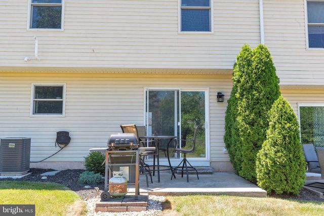 2584 DANIELS LN, Quakertown, PA 18951