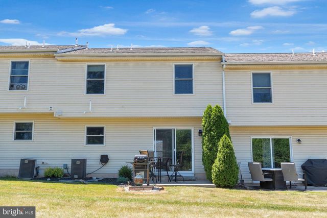 2584 DANIELS LN, Quakertown, PA 18951