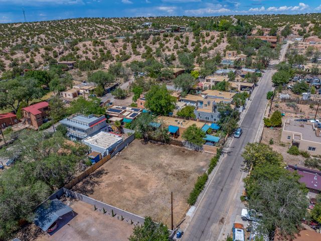 132 Bob, Santa Fe, NM 87501