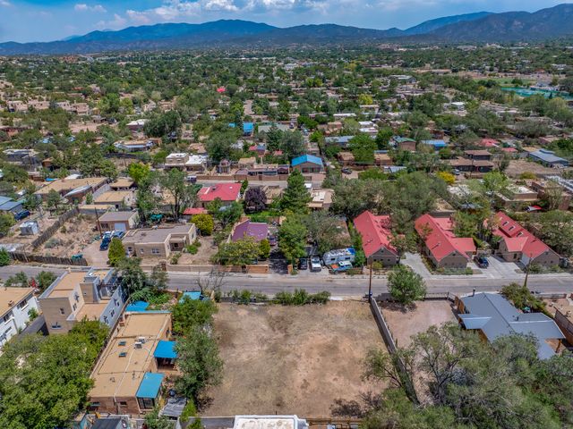 132 Bob, Santa Fe, NM 87501