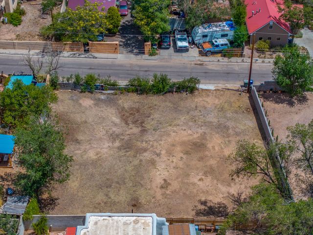 132 Bob, Santa Fe, NM 87501