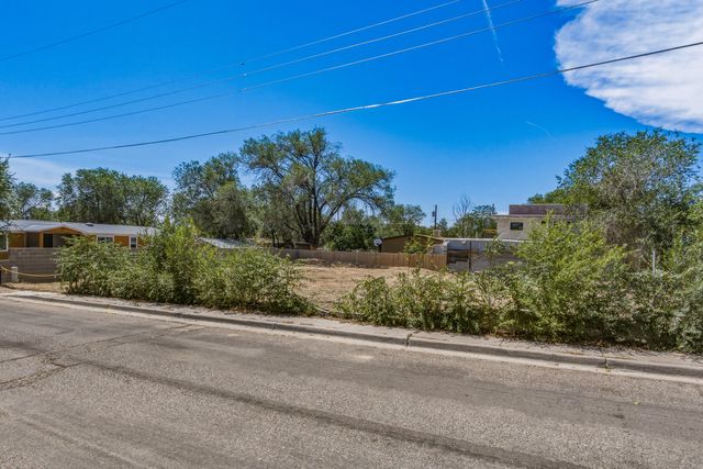 132 Bob, Santa Fe, NM 87501