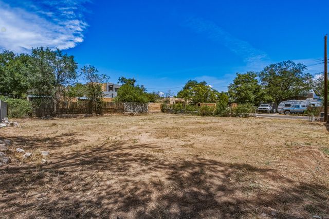 132 Bob, Santa Fe, NM 87501