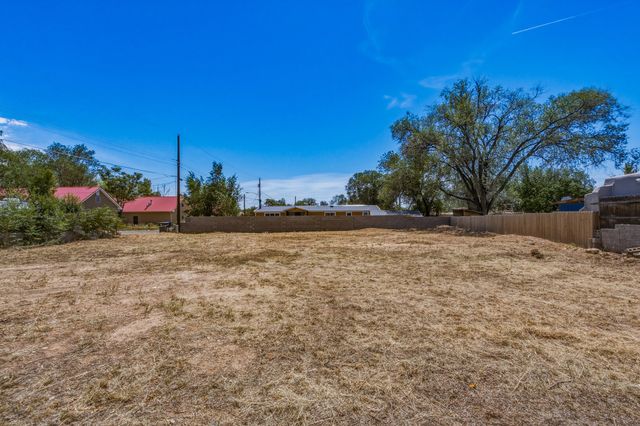 132 Bob, Santa Fe, NM 87501