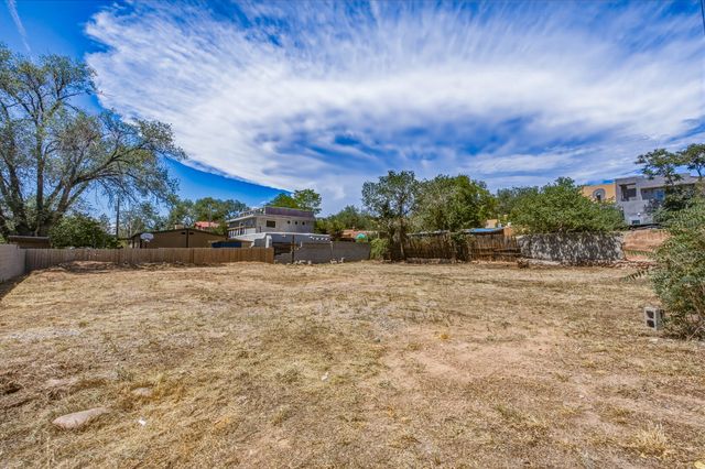 132 Bob, Santa Fe, NM 87501
