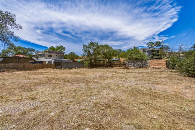 132 Bob, Santa Fe, NM 87501