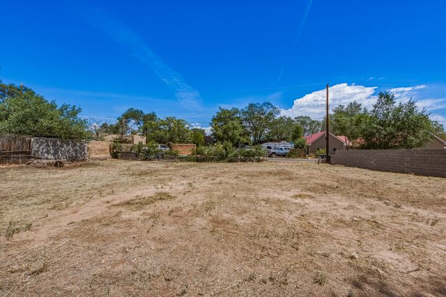 132 Bob, Santa Fe, NM 87501