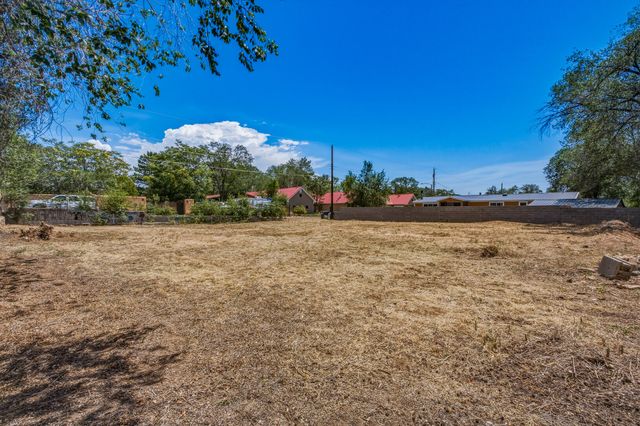 132 Bob, Santa Fe, NM 87501