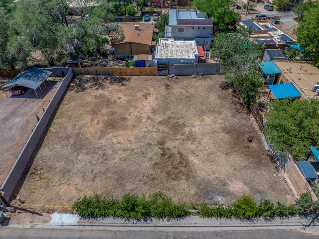 132 Bob, Santa Fe, NM 87501
