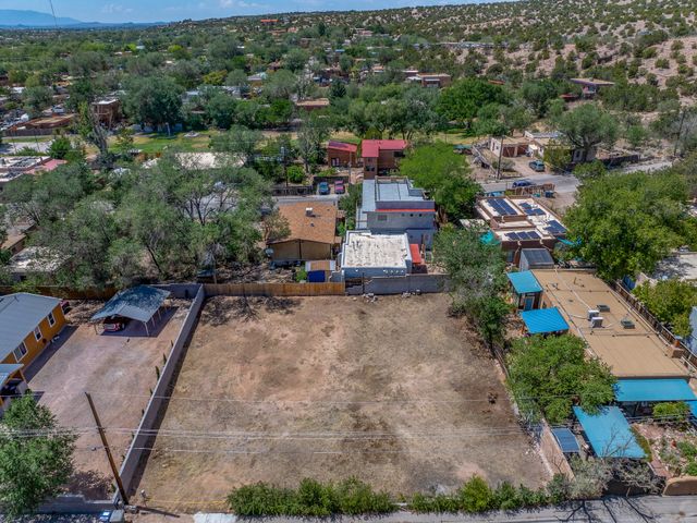 132 Bob, Santa Fe, NM 87501