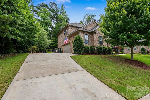 16524 Crosshaven Drive, Charlotte, NC 28278