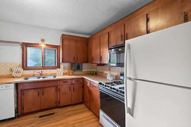 2308 Hadley Avenue N, Oakdale, MN 55128