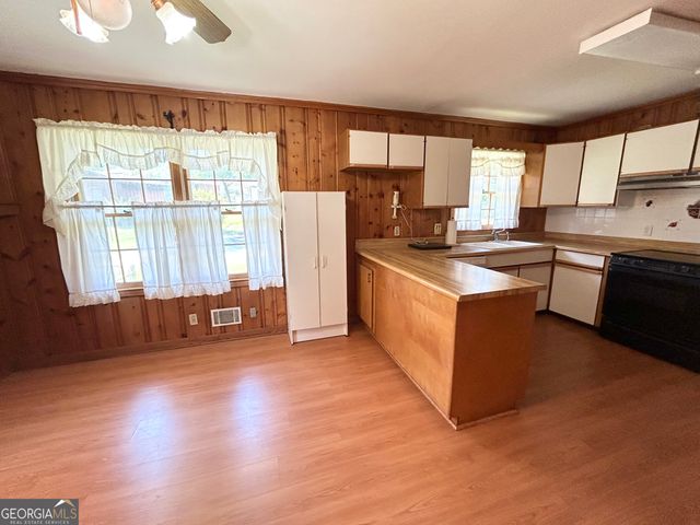 1306 Greenview Drive, Griffin, GA 30224