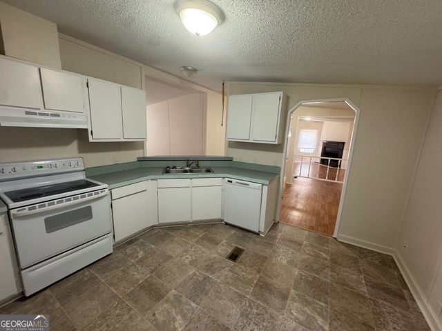 451 Possum Hollow Road, Dry Branch, GA 31020