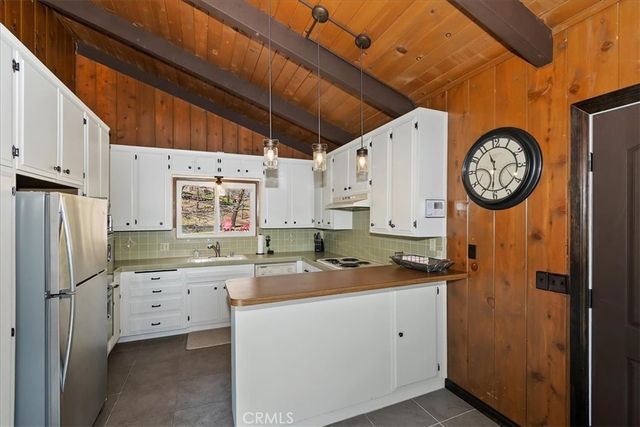 27994 W Shore, Lake Arrowhead, CA 92352
