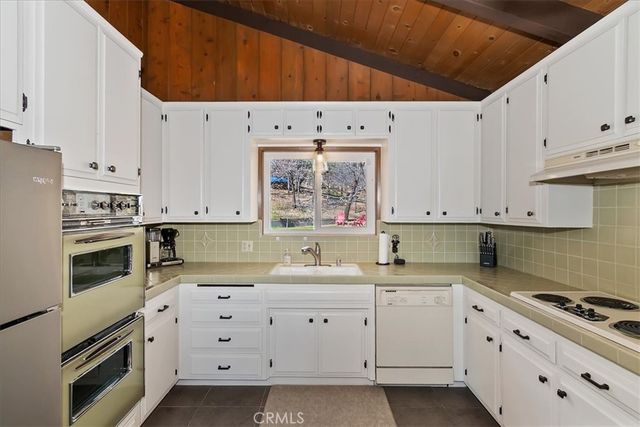 27994 W Shore, Lake Arrowhead, CA 92352