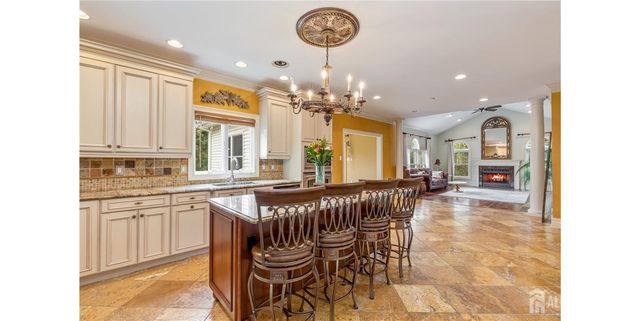 9 woodmere Road, Monroe, NJ 08831