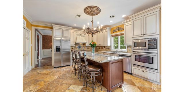 9 woodmere Road, Monroe, NJ 08831