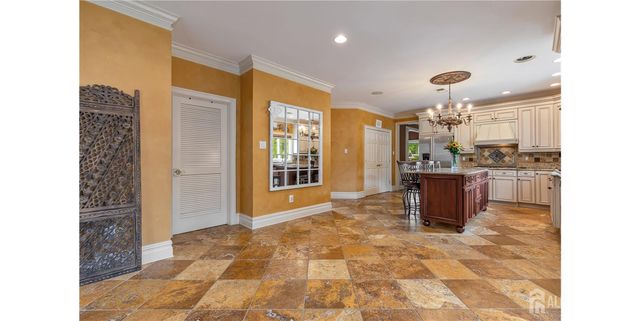 9 woodmere Road, Monroe, NJ 08831