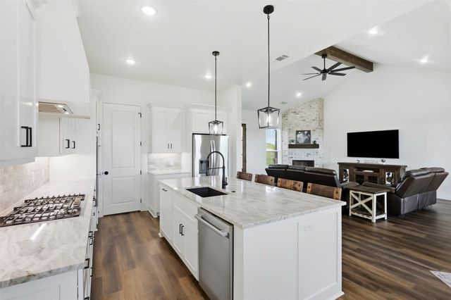 1034 Kingsley Court, Weatherford, TX 76087
