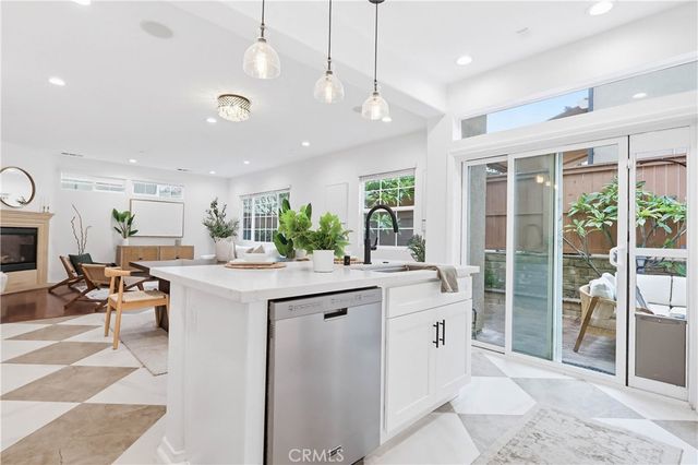 9022 S Calvin Way, Inglewood, CA 90305