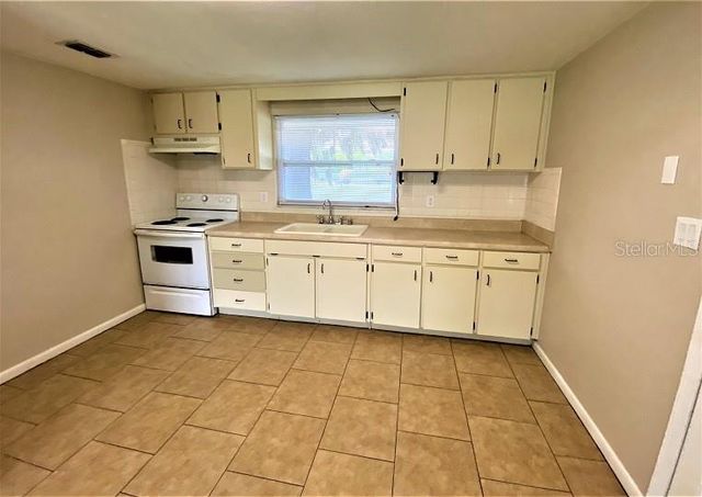 39014 SOUTH AVENUE, Zephyrhills, FL 33542