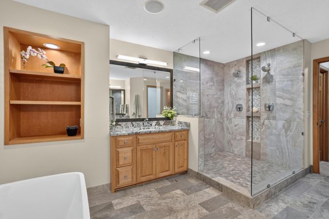 19044 Inndale Drive, Lakeville, MN 55044