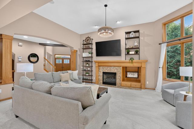 19044 Inndale Drive, Lakeville, MN 55044