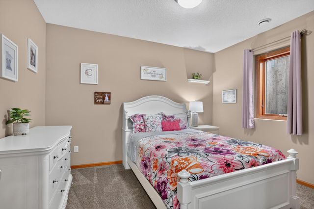 19044 Inndale Drive, Lakeville, MN 55044