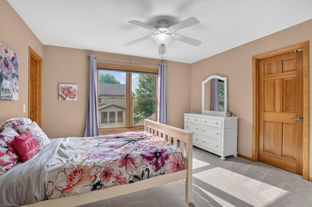 19044 Inndale Drive, Lakeville, MN 55044