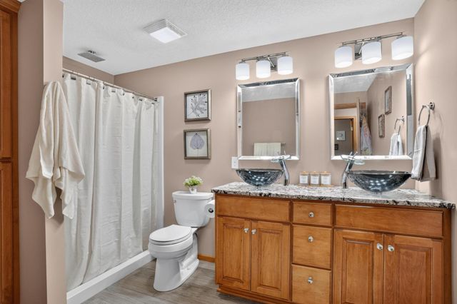 19044 Inndale Drive, Lakeville, MN 55044