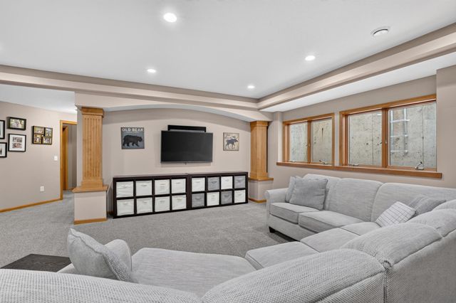 19044 Inndale Drive, Lakeville, MN 55044