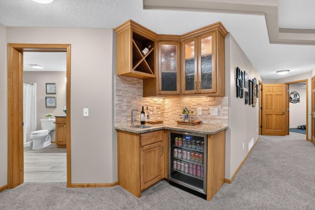 19044 Inndale Drive, Lakeville, MN 55044
