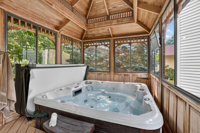 19044 Inndale Drive, Lakeville, MN 55044