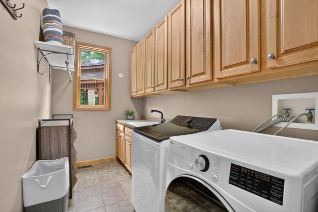 19044 Inndale Drive, Lakeville, MN 55044