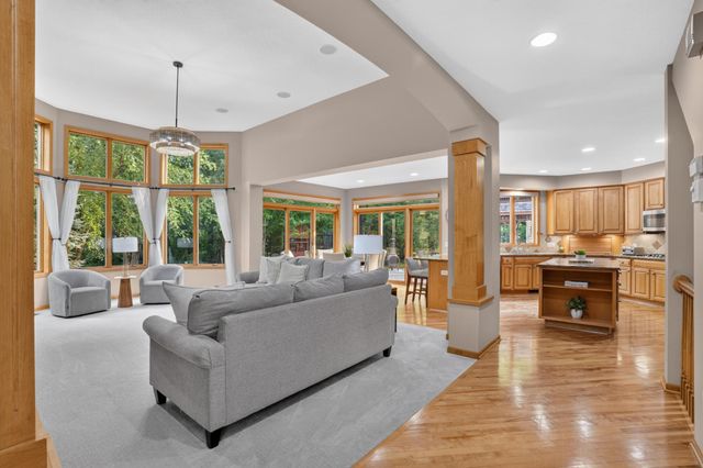 19044 Inndale Drive, Lakeville, MN 55044