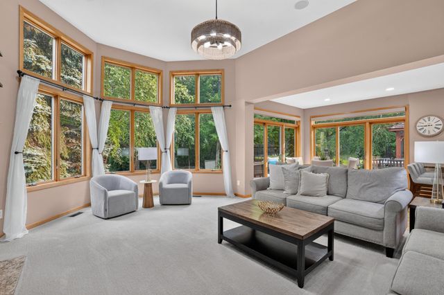 19044 Inndale Drive, Lakeville, MN 55044