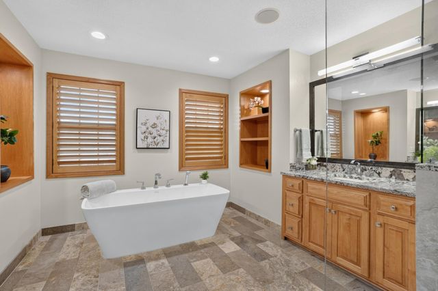 19044 Inndale Drive, Lakeville, MN 55044