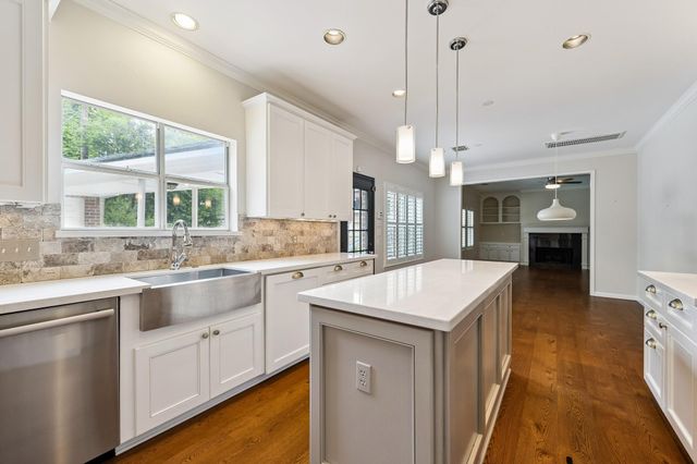 816 Anderson Street, Bellaire, TX 77401