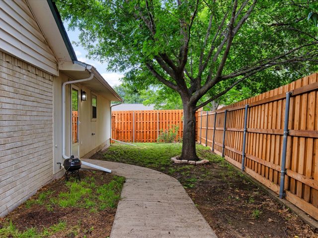 424 Woodmere Drive, Garland, TX 75043