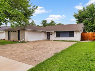 424 Woodmere Drive, Garland, TX 75043