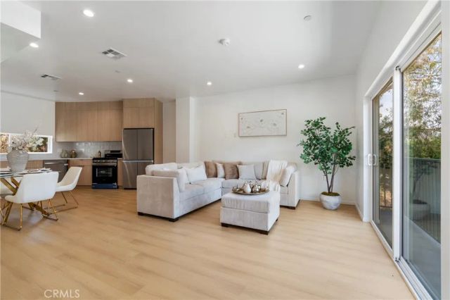 2517 Alsace Avenue, Los Angeles, CA 90016