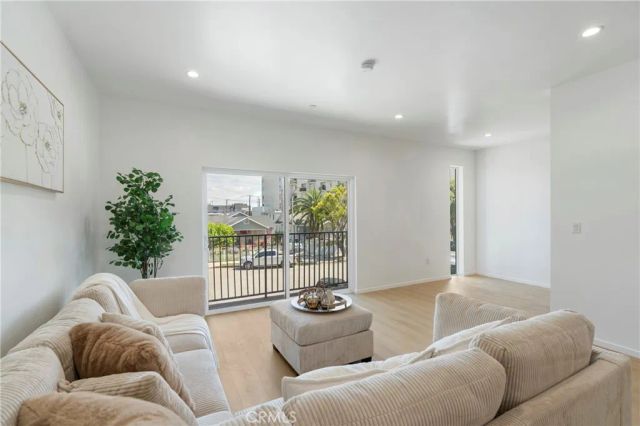 2517 Alsace Avenue, Los Angeles, CA 90016