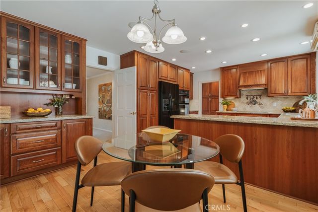 900 Chudleigh Lane, Glendale, CA 91207